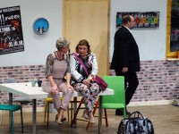 Die-überfüllte-Wohngemeinschaft-22