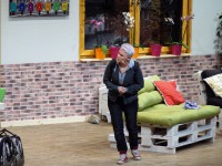 Die-überfüllte-Wohngemeinschaft-32